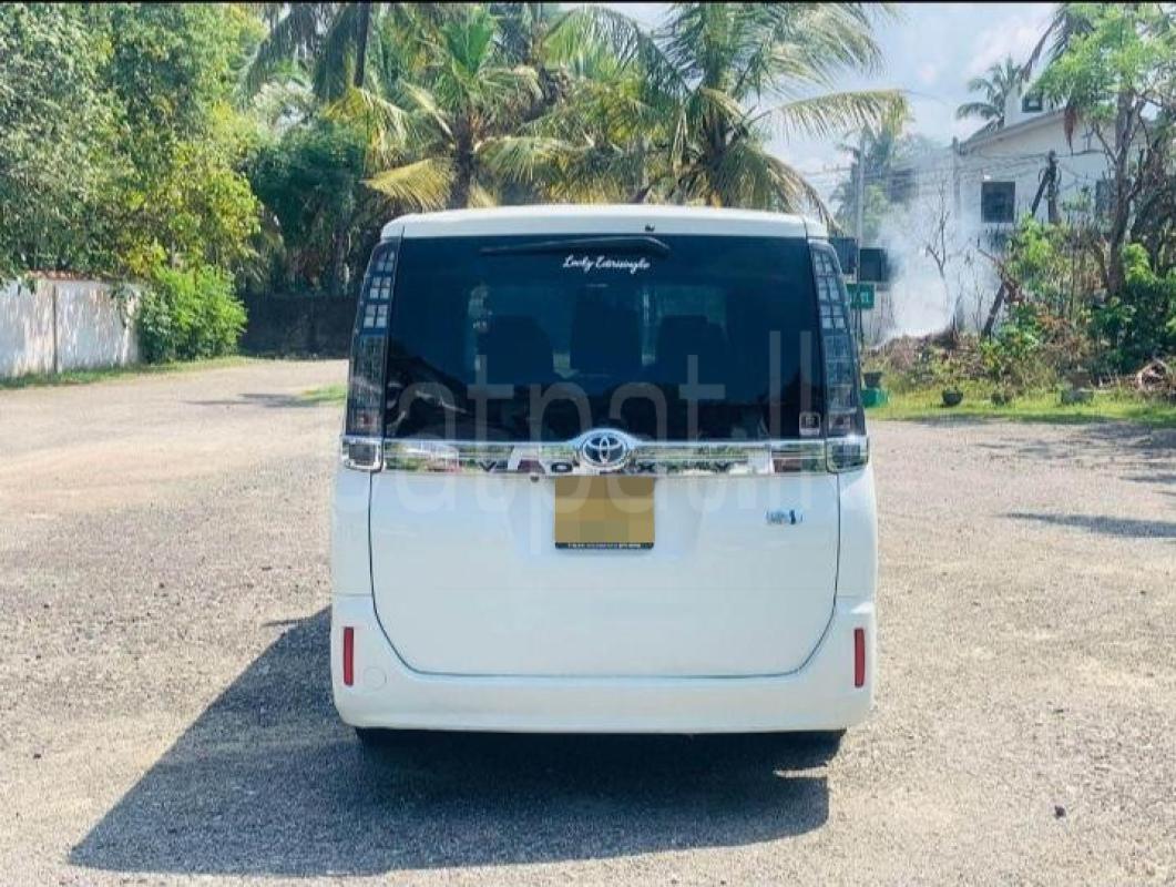 Toyota Voxy 2014 - Used Van sale in Sri Lanka - patpat.lk