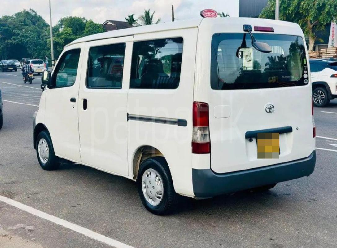 Toyota LiteAce 2011 - Used Van sale in Sri Lanka - patpat.lk