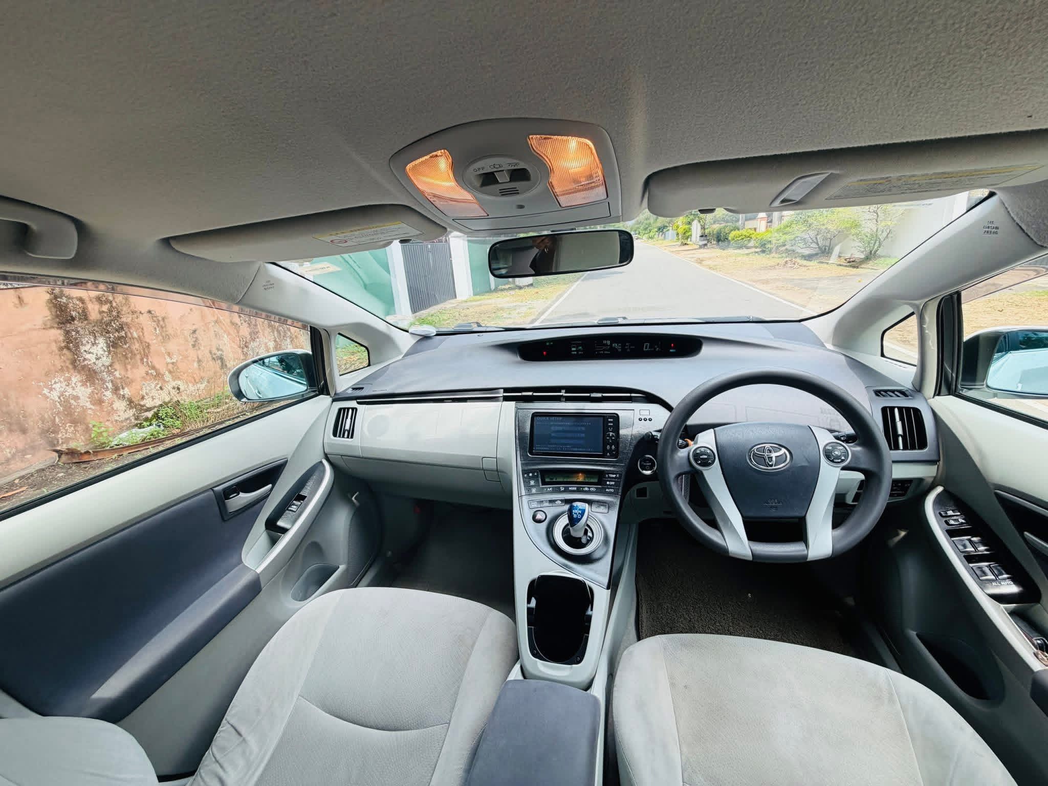 Toyota Prius 2011 - Reconditioned Car sale in Sri Lanka - patpat.lk