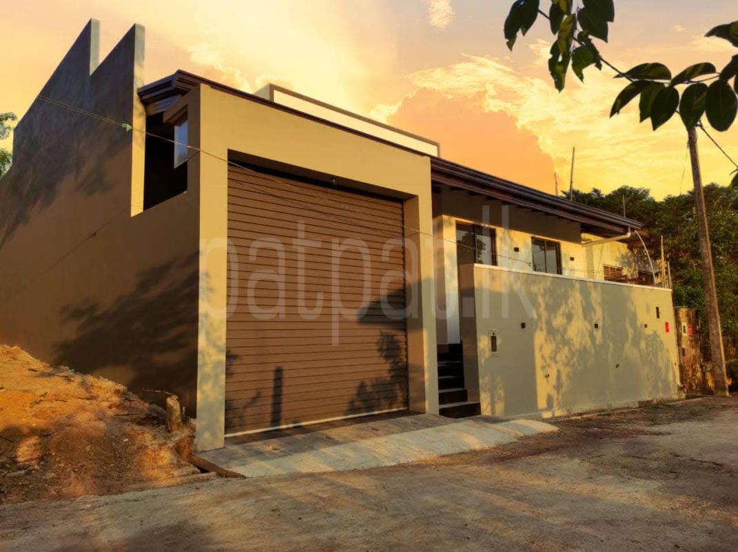 House for Sale in Polgasowita ads-image-1