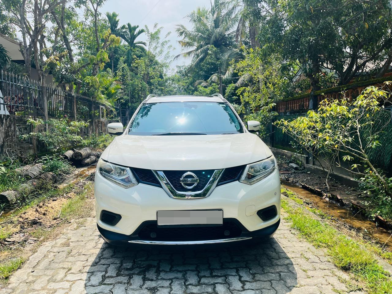 Nissan X Trail 2016 - பயன்படுத்தப்பட்டது SUV sale in Sri Lanka - patpat.lk