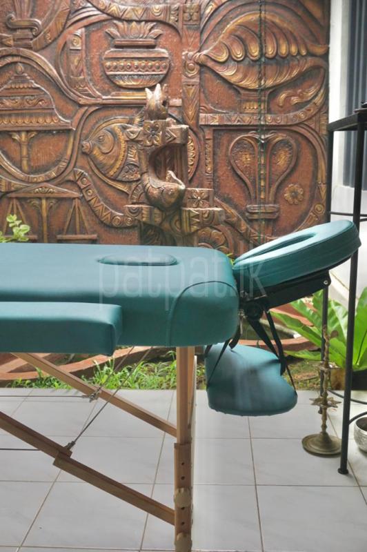 MASSAGE THERAPY TATTOO PORTABLE BEDS ads-image-1