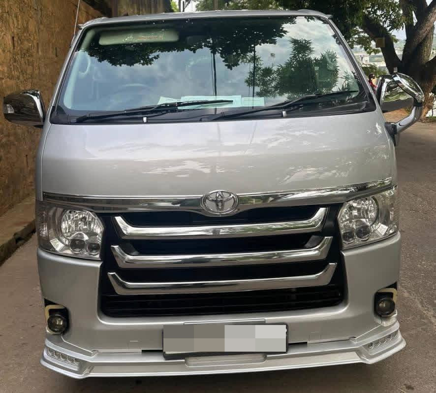 Toyota Hiace 2006 - භාවිතා කරන ලද වෑන් රථය sale in Sri Lanka - patpat.lk