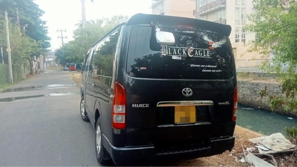 Toyota Hiace 2006 - භාවිතා කරන ලද වෑන් රථය sale in Sri Lanka - patpat.lk