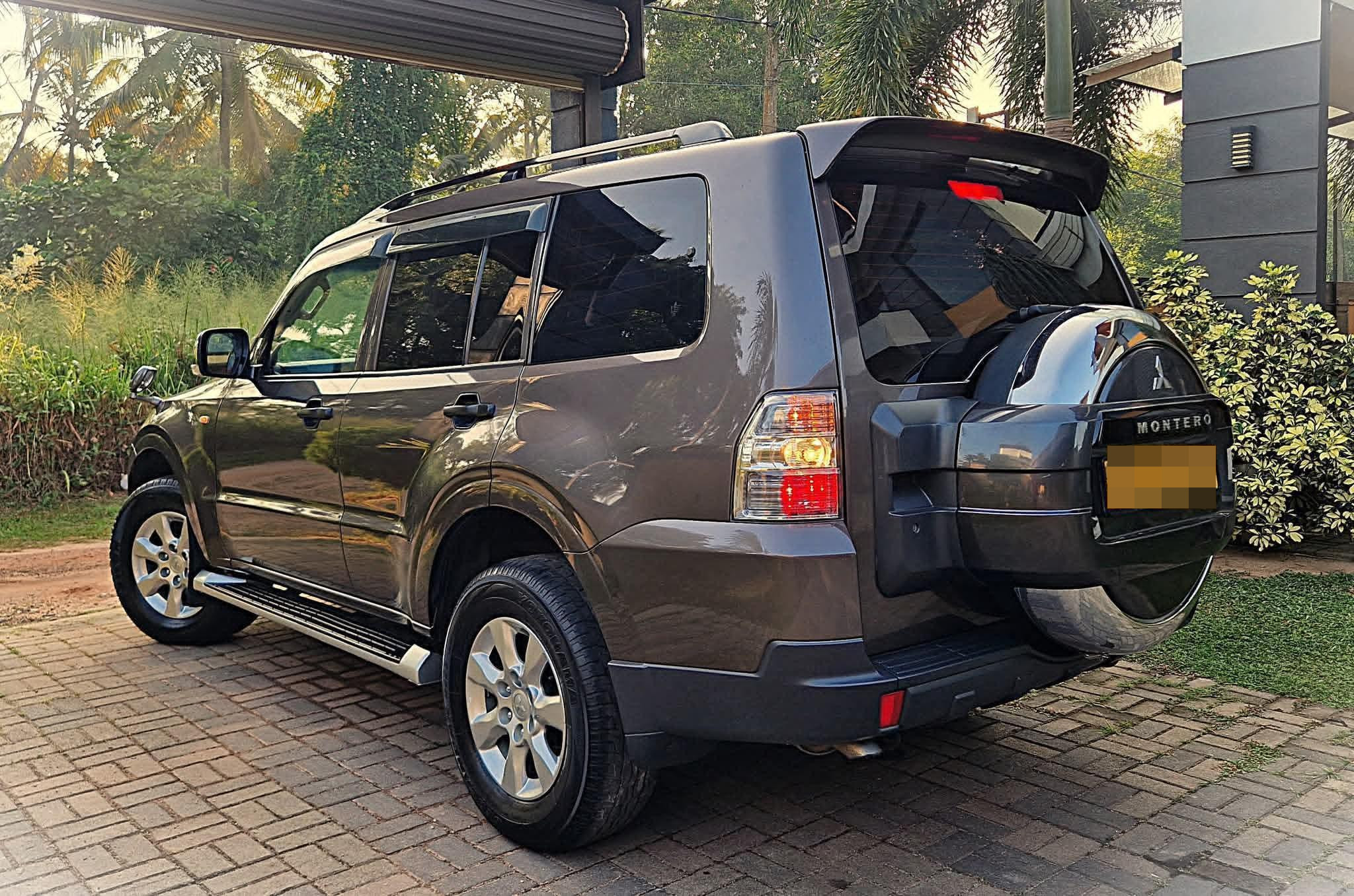 Mitsubishi Montero 2013 - பயன்படுத்தப்பட்டது SUV sale in Sri Lanka - patpat.lk