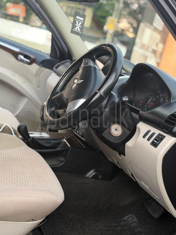Mitsubishi Montero 2012 - பயன்படுத்தப்பட்டது SUV sale in Sri Lanka - patpat.lk