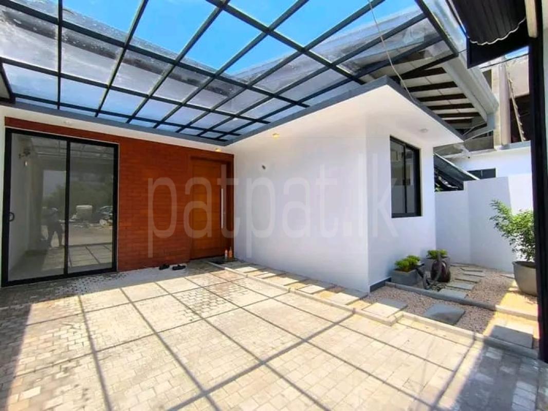 House for Sale in Athurugiriya