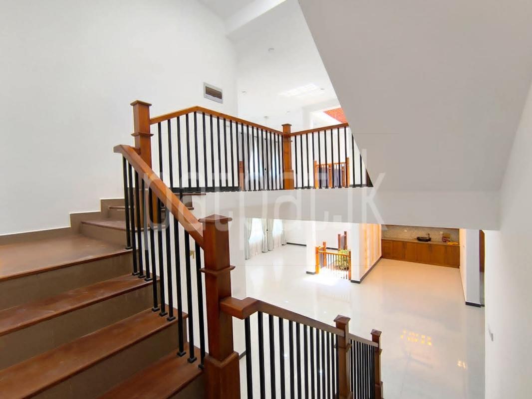 House for Sale in Talawatugoda