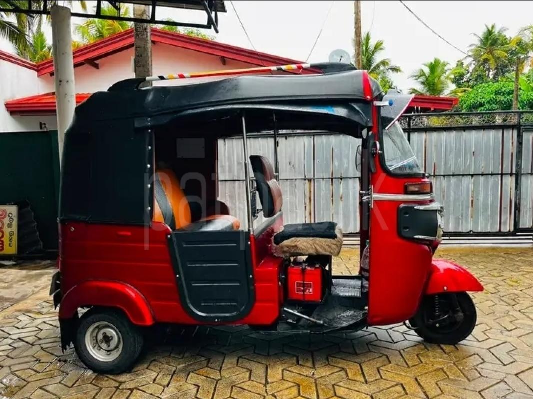 Bajaj 4 stroke 2014 - பயன்படுத்தப்பட்டது முச்சக்கர வண்டி sale in Sri Lanka - patpat.lk