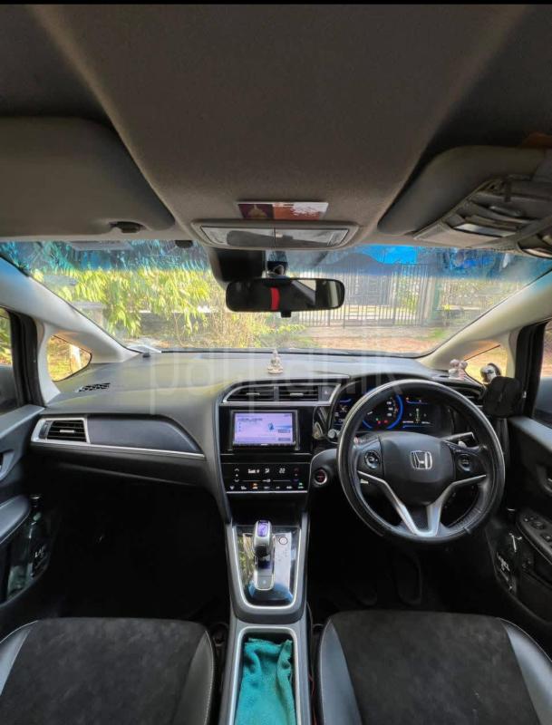 Honda Shuttle 2015 - பயன்படுத்தப்பட்டது கார் sale in Sri Lanka - patpat.lk