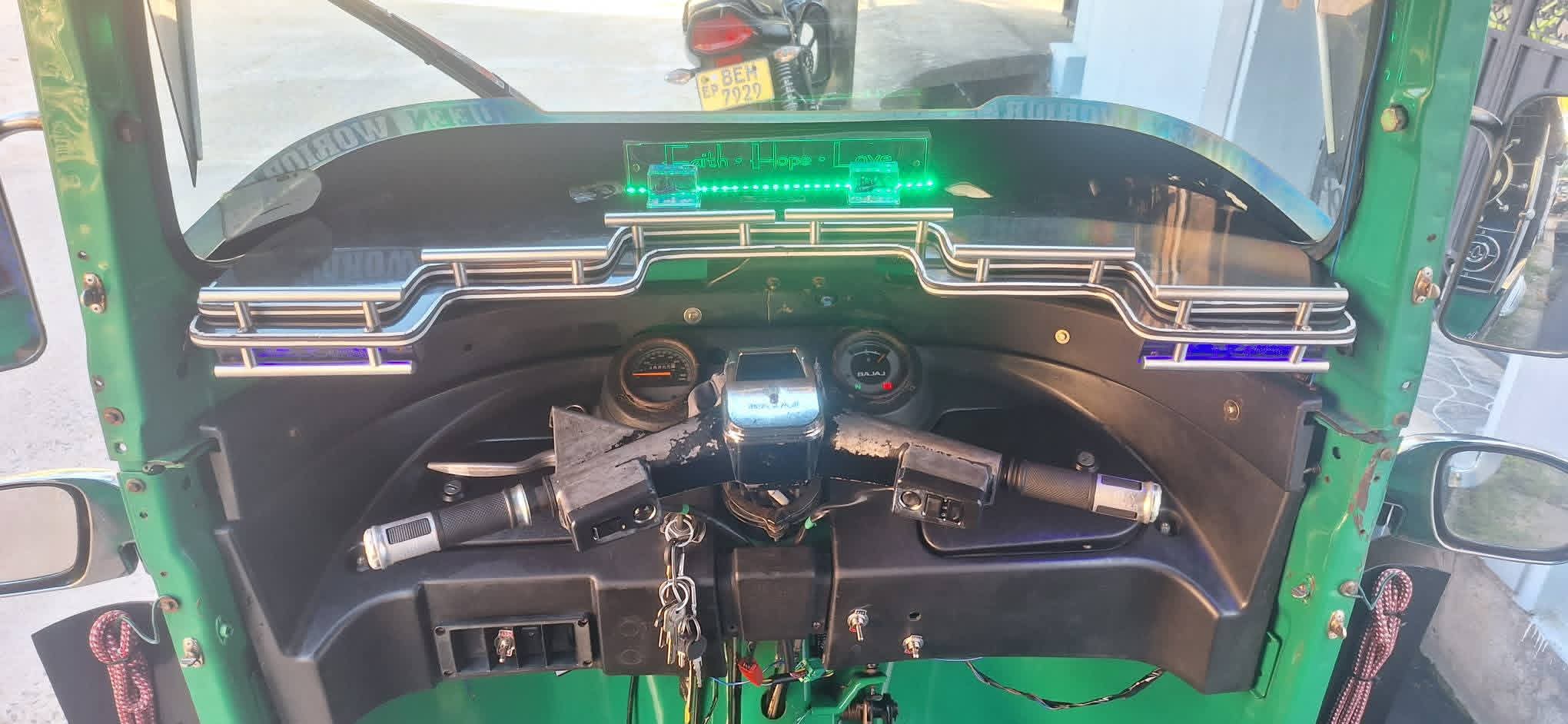 Bajaj Three Wheel 2015 - Used Three wheeler sale in Sri Lanka - patpat.lk