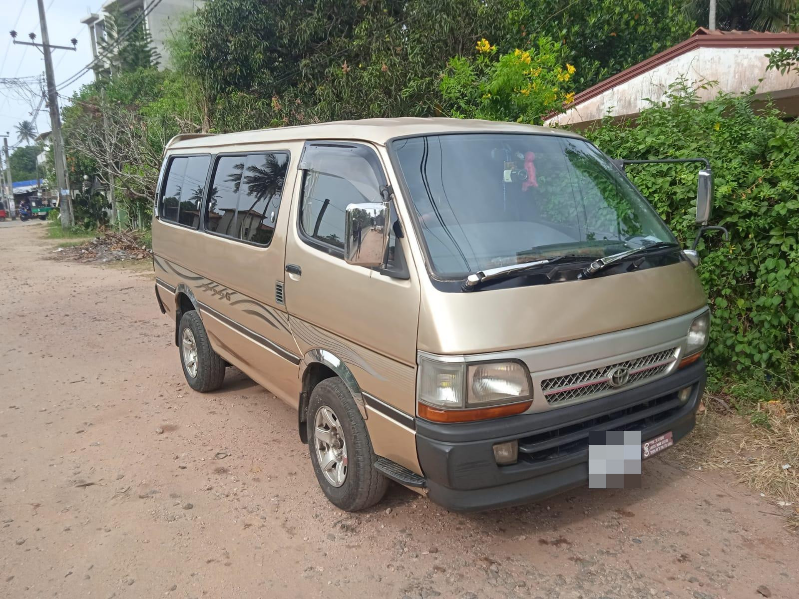 Toyota Hiace 2008 - භාවිතා කරන ලද වෑන් රථය sale in Sri Lanka - patpat.lk