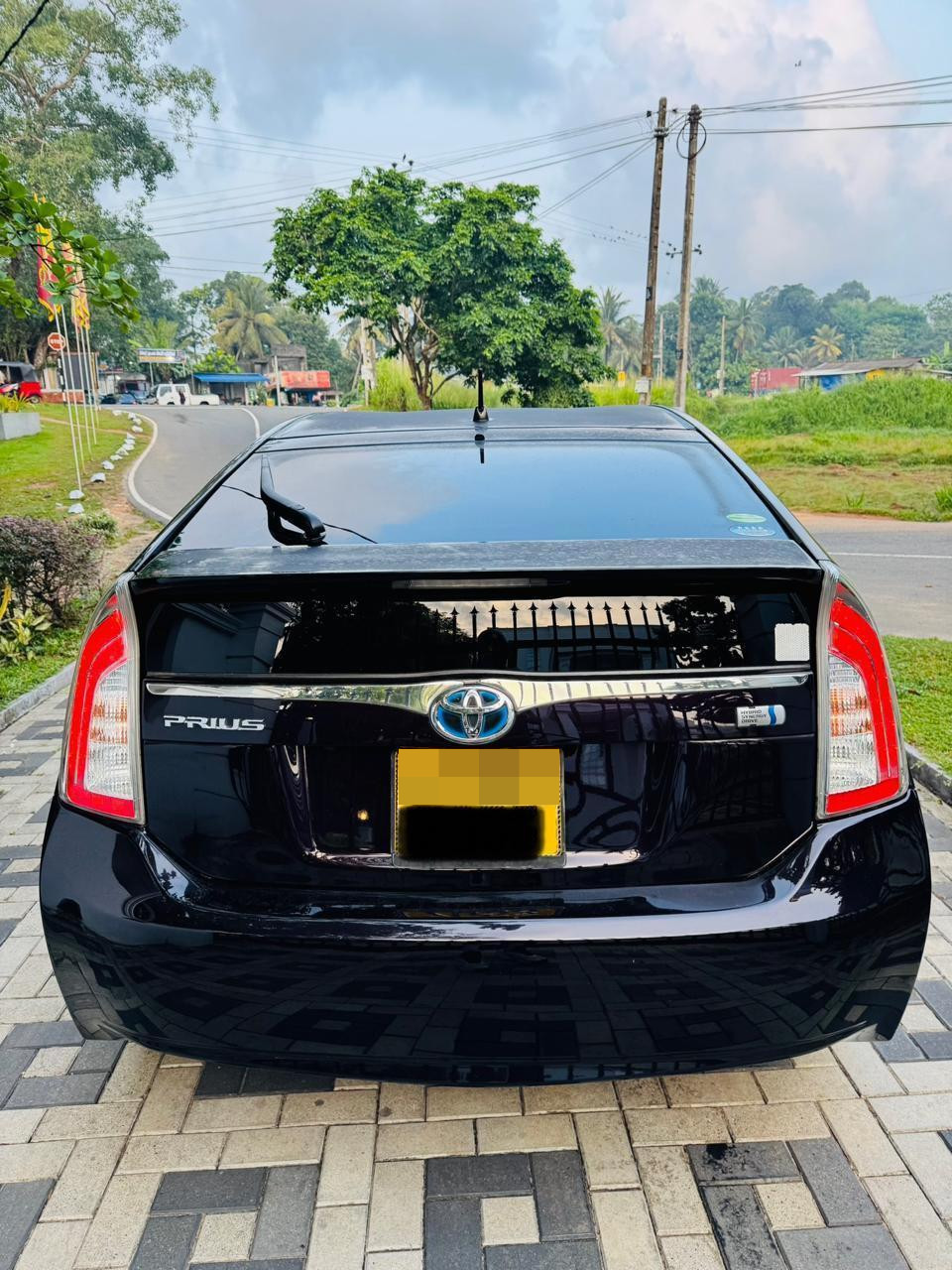 Toyota Prius 2012 - Used Car sale in Sri Lanka - patpat.lk