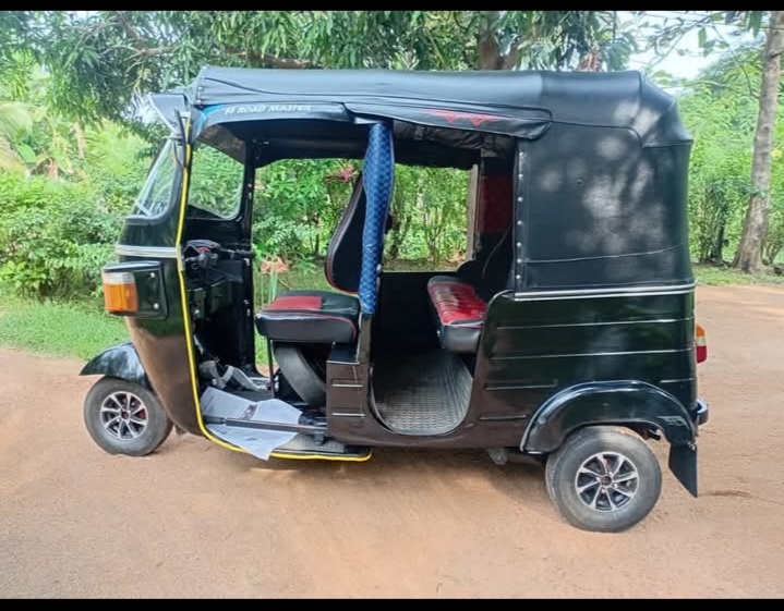 Bajaj Three Wheel 2012 - பயன்படுத்தப்பட்டது முச்சக்கர வண்டி sale in Sri Lanka - patpat.lk