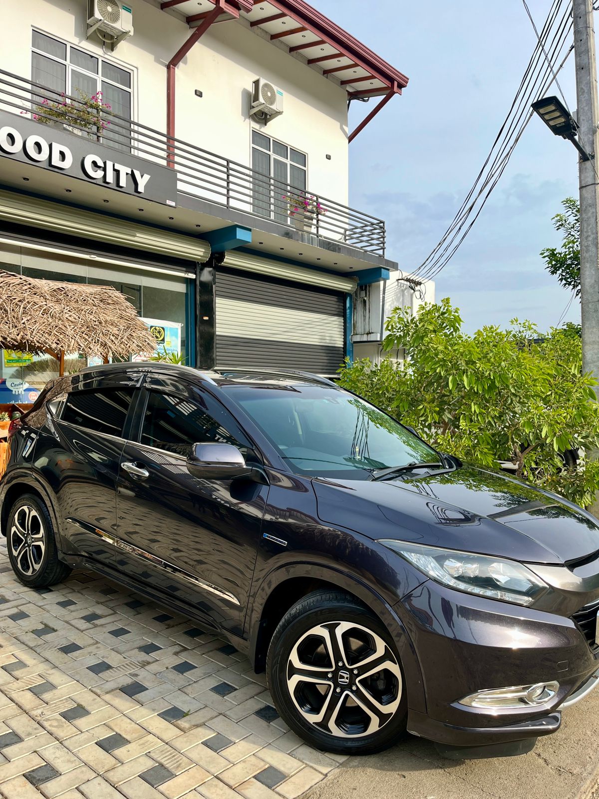Honda Vezel 2013 - Used SUV sale in Sri Lanka - patpat.lk