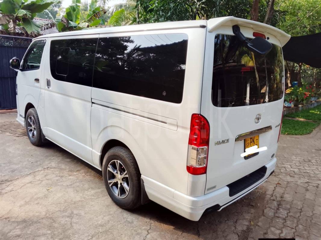 Toyota Hiace 2017 - மறுசீரமைக்கப்பட்டது வேன் sale in Sri Lanka - patpat.lk