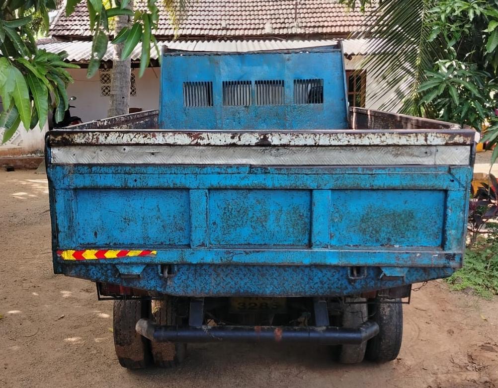 Isuzu ELF 1982 - பயன்படுத்தப்பட்டது டிரக் sale in Sri Lanka - patpat.lk