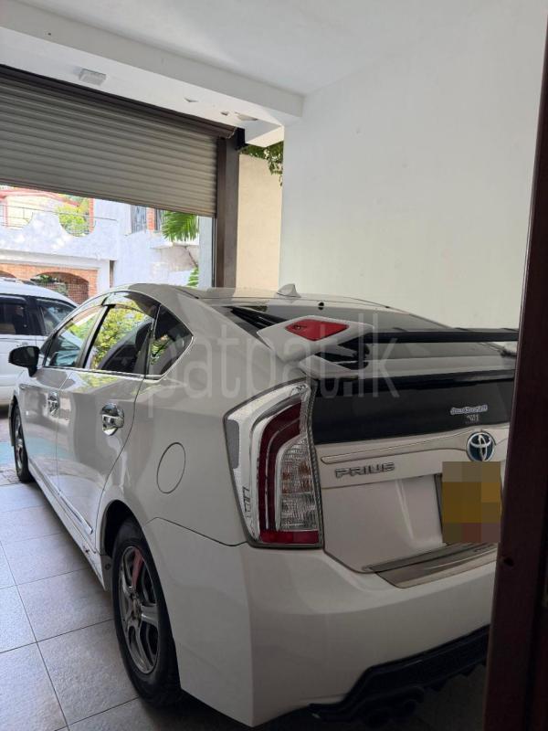 Toyota Prius 2018 - பயன்படுத்தப்பட்டது கார் sale in Sri Lanka - patpat.lk