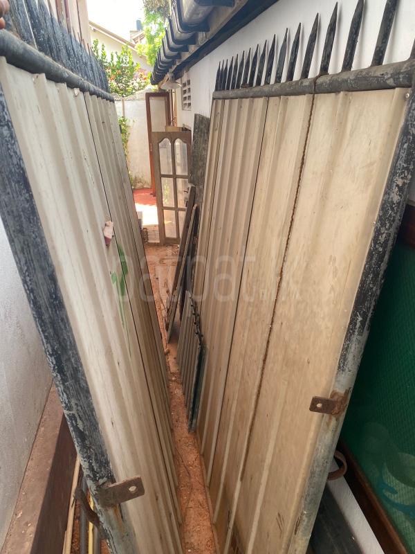 🚪 Heavy-Duty Galvanized Iron Gates for Sale – Good Condition