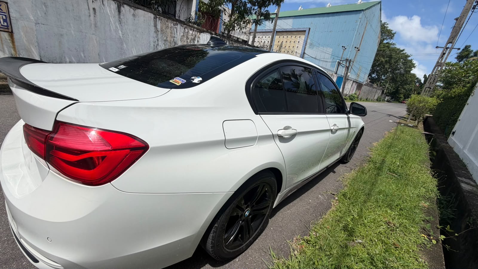 BMW 318i 2018 - பயன்படுத்தப்பட்டது கார் sale in Sri Lanka - patpat.lk