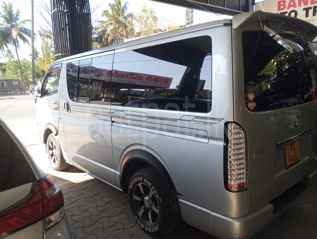 Toyota Hiace 2006 - பயன்படுத்தப்பட்டது வேன் sale in Sri Lanka - patpat.lk
