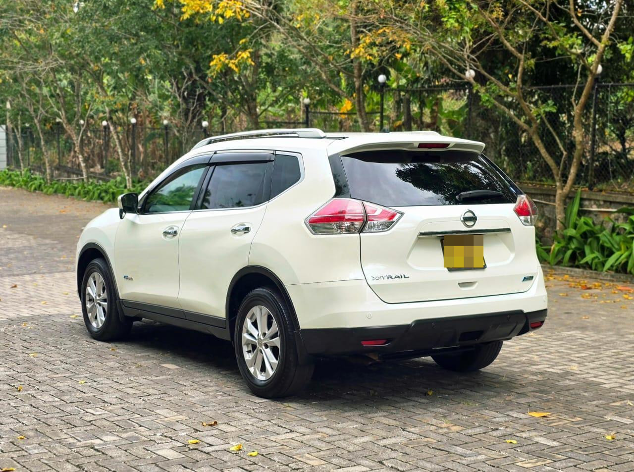 Nissan X Trail 2015 - பயன்படுத்தப்பட்டது SUV sale in Sri Lanka - patpat.lk