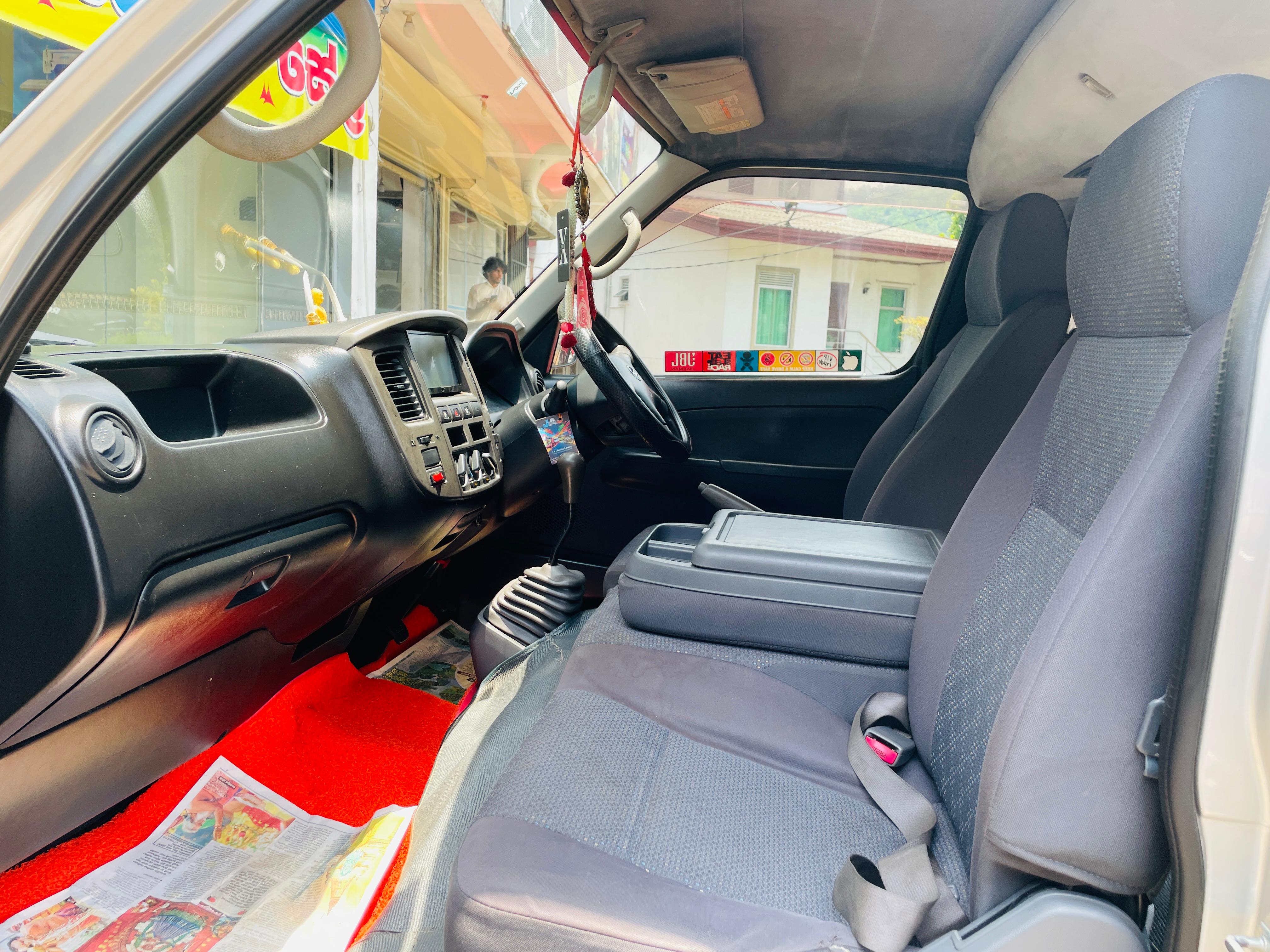 Nissan Caravan 2011 - பயன்படுத்தப்பட்டது வேன் sale in Sri Lanka - patpat.lk