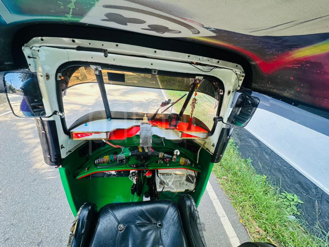 Bajaj Three Wheel 2005 - பயன்படுத்தப்பட்டது முச்சக்கர வண்டி sale in Sri Lanka - patpat.lk
