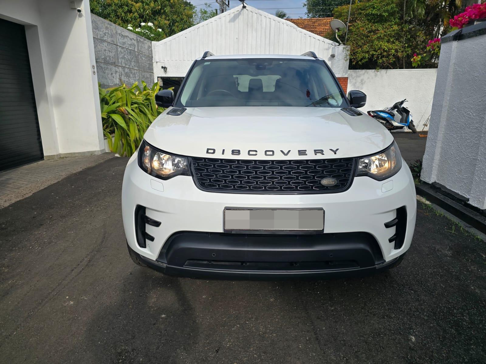 Land Rover Discovery 2017 ads-image-1