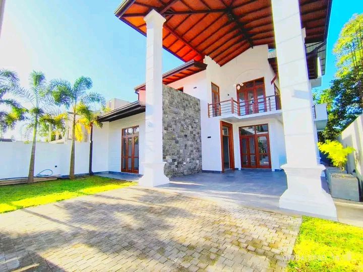 House for Sale in Athurugiriya