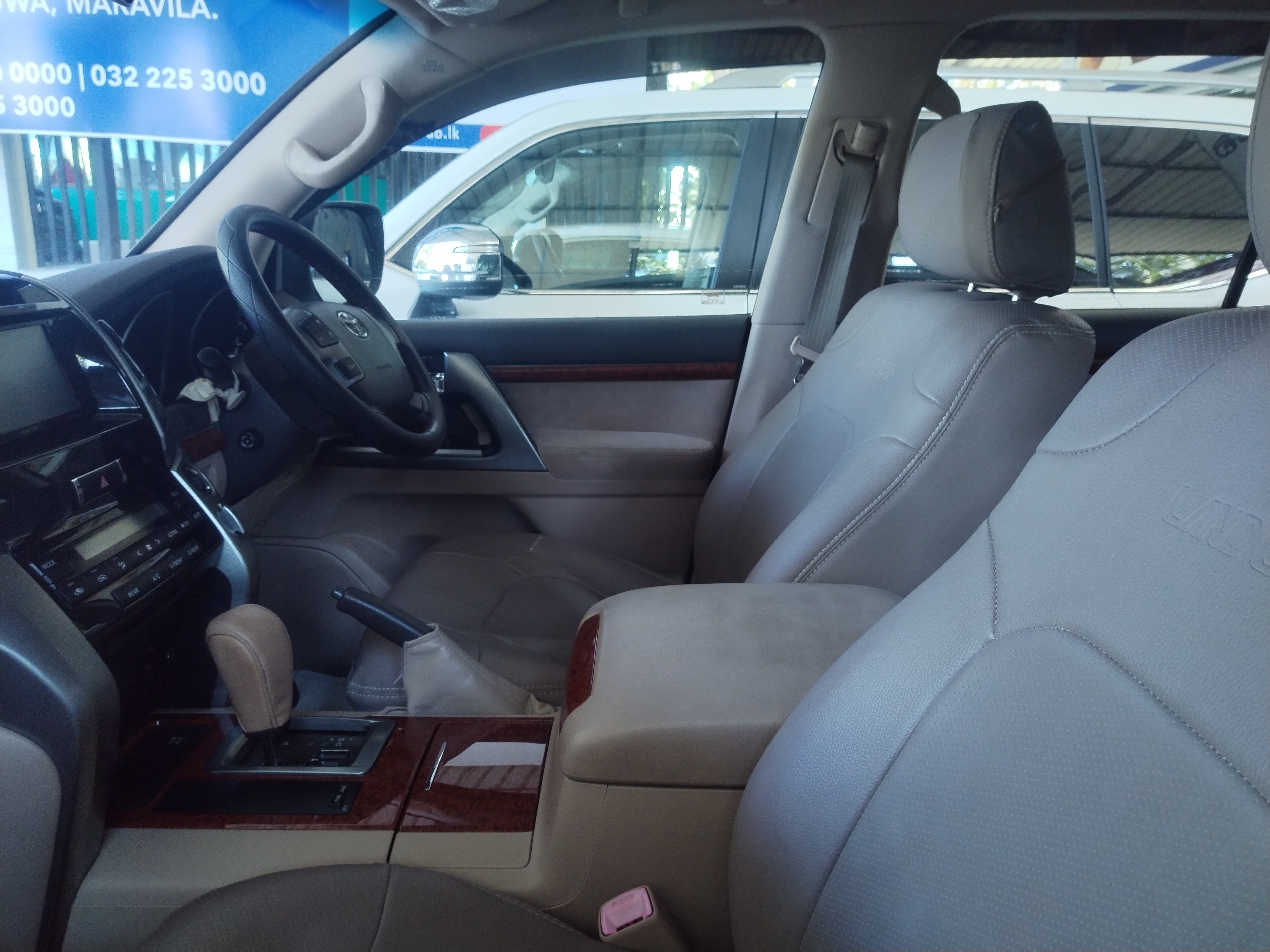 Toyota Land Cruiser Prado 2014 - භාවිතා කරන ලද SUV රථය sale in Sri Lanka - patpat.lk