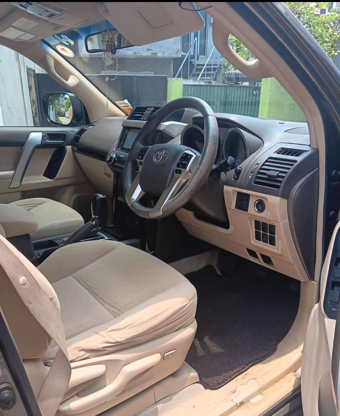 Toyota PRADO 2015 - பயன்படுத்தப்பட்டது SUV sale in Sri Lanka - patpat.lk