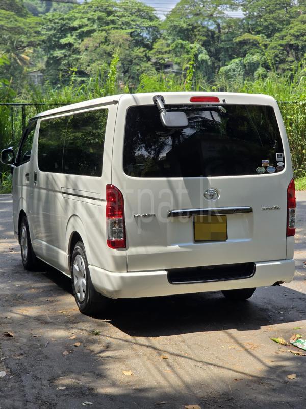 Toyota Hiace 2015 - பயன்படுத்தப்பட்டது வேன் sale in Sri Lanka - patpat.lk