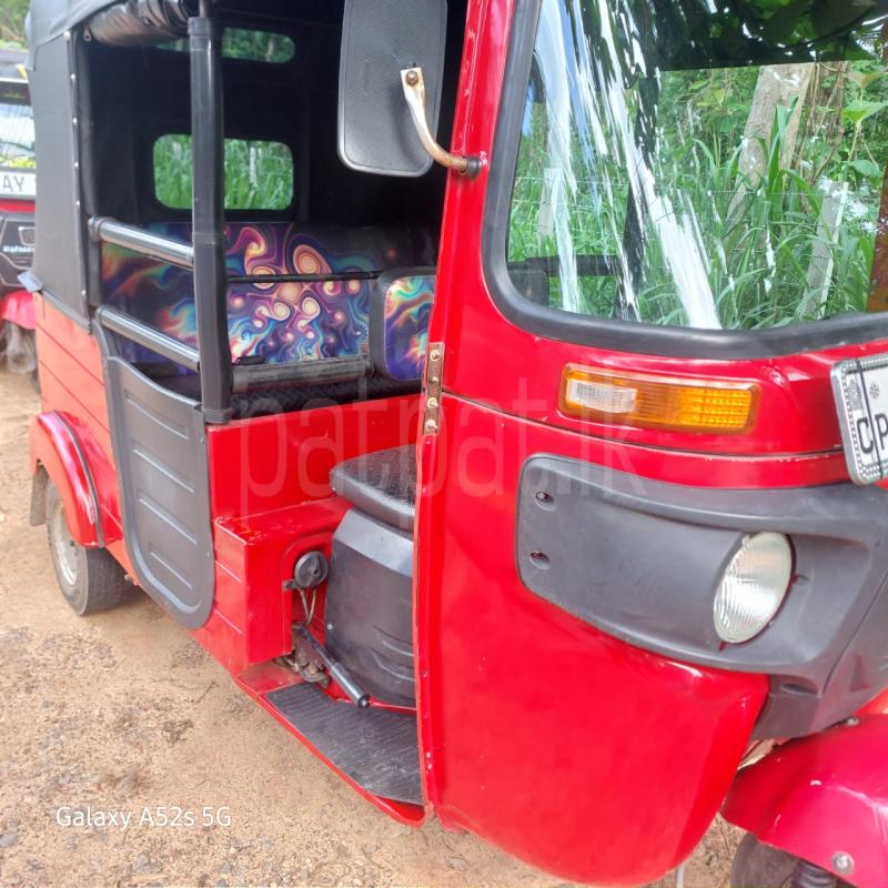Bajaj Three Wheel 2018 - பயன்படுத்தப்பட்டது முச்சக்கர வண்டி sale in Sri Lanka - patpat.lk