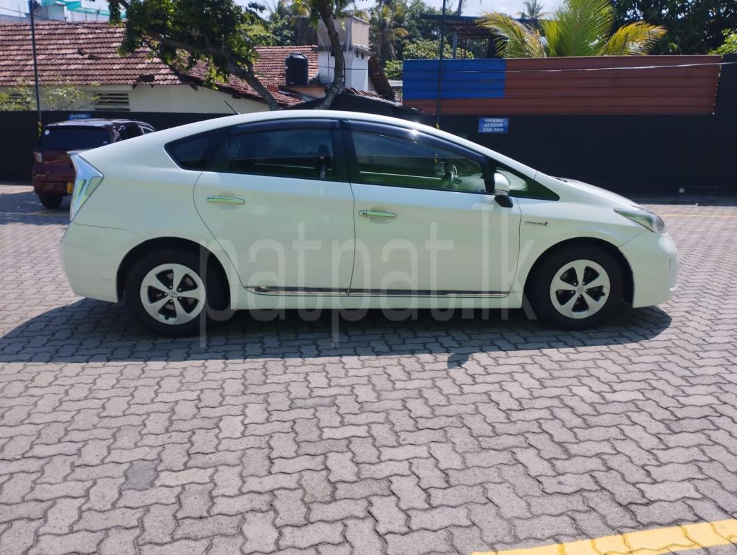 Toyota Prius 2014 - பயன்படுத்தப்பட்டது கார் sale in Sri Lanka - patpat.lk