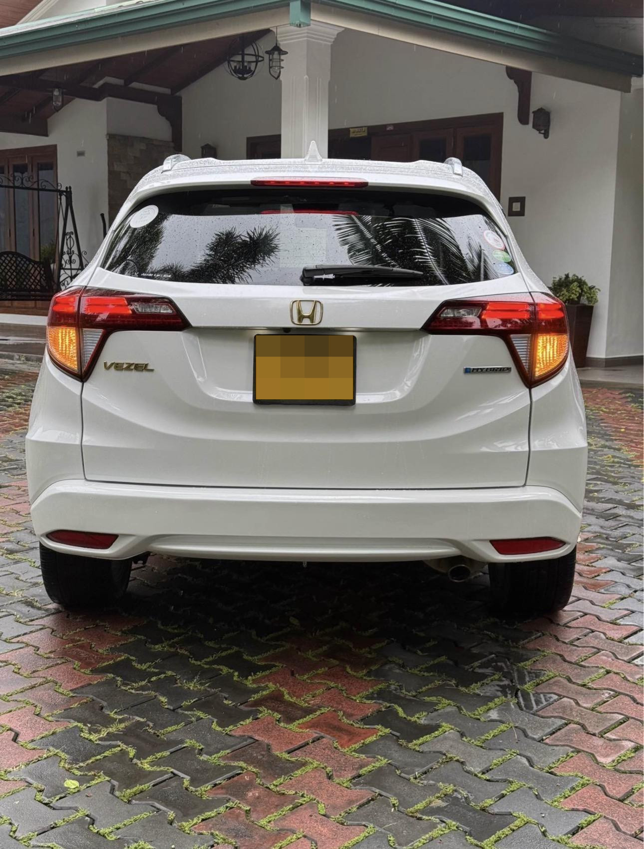 Honda Vezel 2014 - பயன்படுத்தப்பட்டது SUV sale in Sri Lanka - patpat.lk