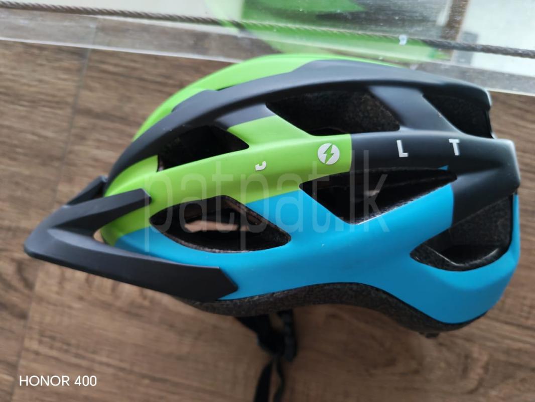 Bolt lightweight bicycle helmet ads-image-1