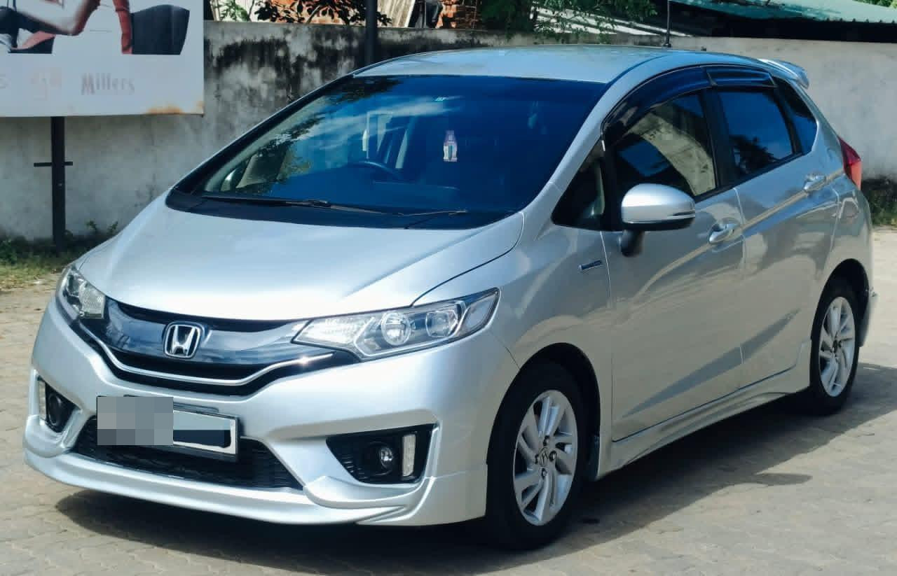 Honda Fit 2013 - மறுசீரமைக்கப்பட்டது கார் sale in Sri Lanka - patpat.lk