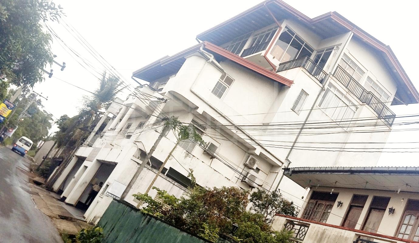 listing-image