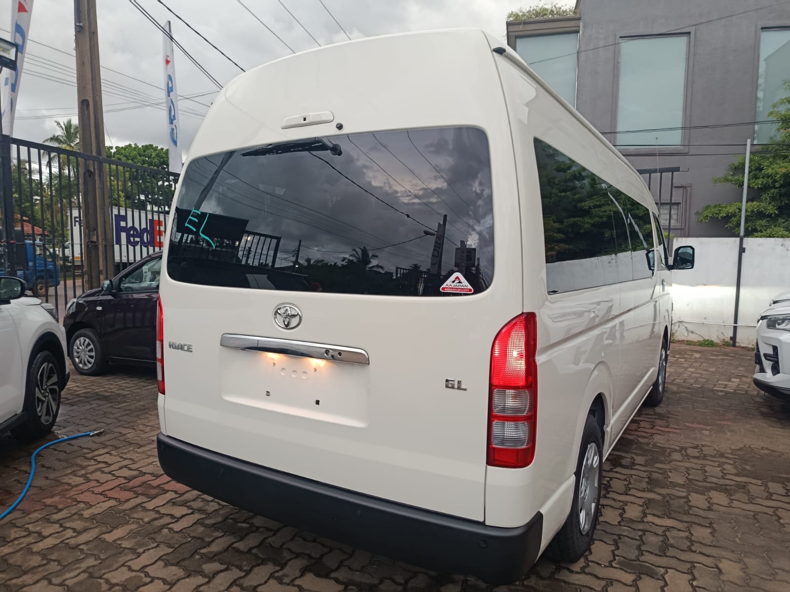 Toyota Hiace 2026 - භාවිතා කරන ලද වෑන් රථය sale in Sri Lanka - patpat.lk