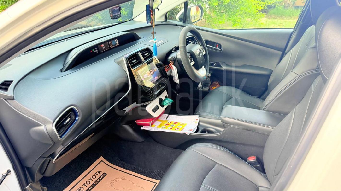 Toyota Prius 2016 - பயன்படுத்தப்பட்டது கார் sale in Sri Lanka - patpat.lk