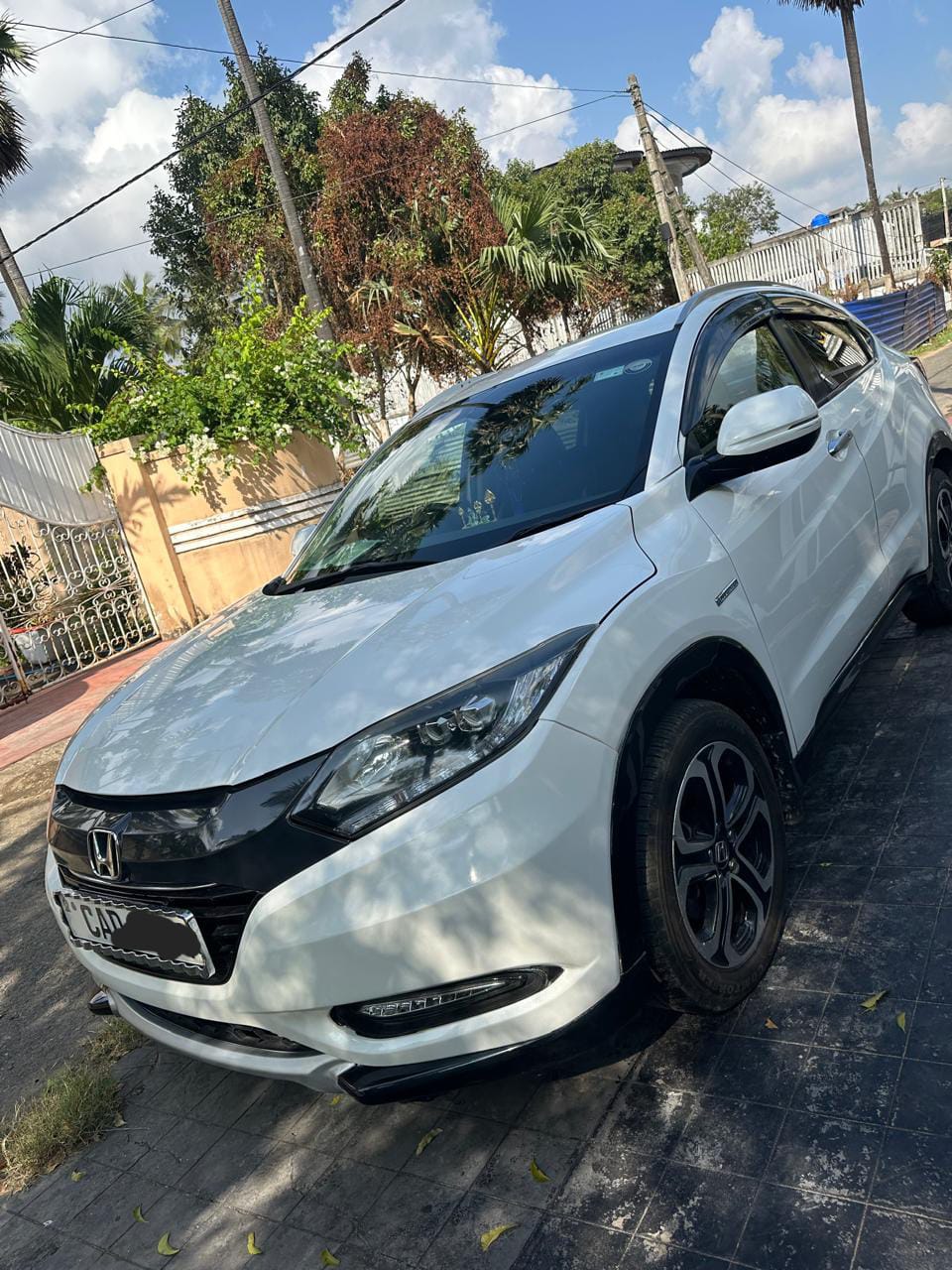 Honda Vezel 2014 - பயன்படுத்தப்பட்டது SUV sale in Sri Lanka - patpat.lk