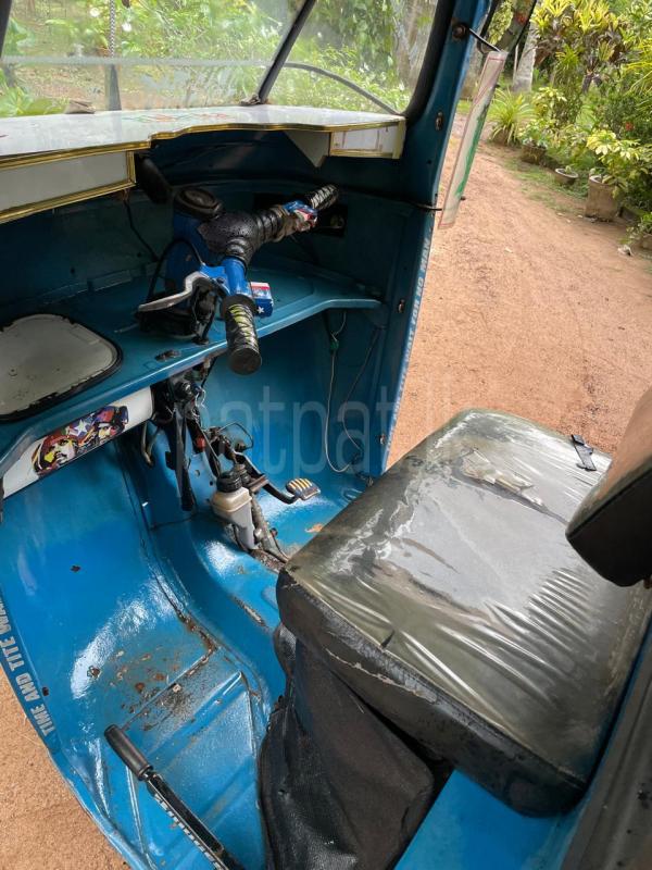 Bajaj Three Wheel 2002 - பயன்படுத்தப்பட்டது முச்சக்கர வண்டி sale in Sri Lanka - patpat.lk