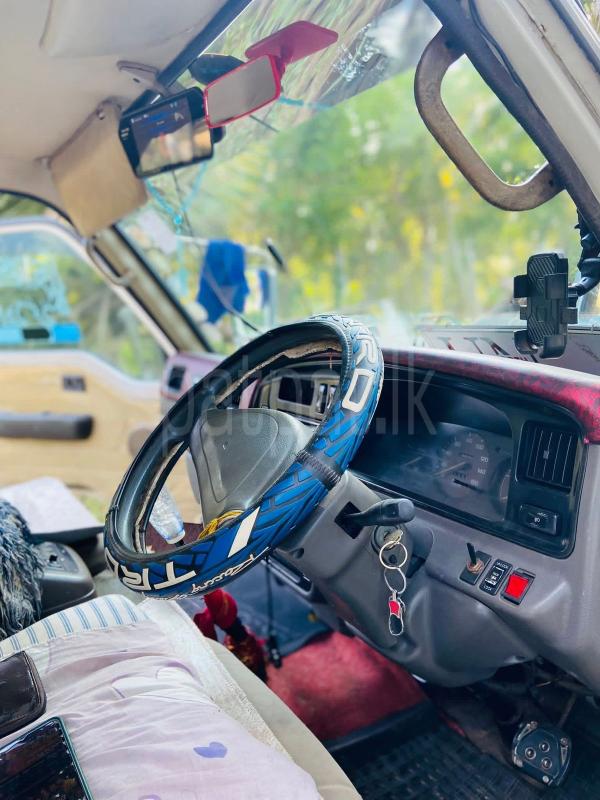 Nissan Caravan 1992 - பயன்படுத்தப்பட்டது வேன் sale in Sri Lanka - patpat.lk
