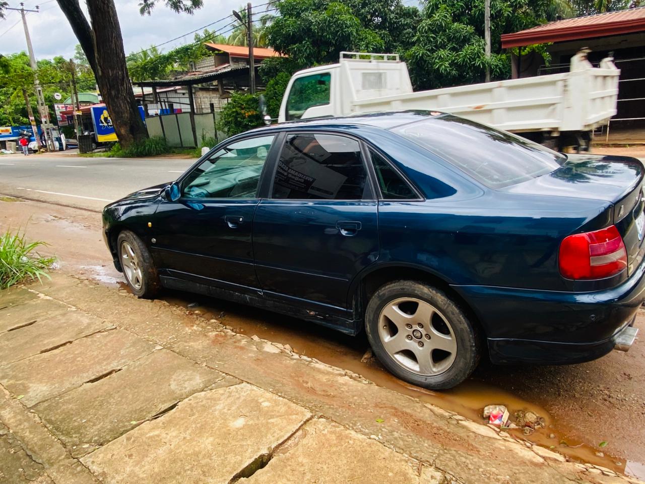 Audi A4 2001 - பயன்படுத்தப்பட்டது கார் sale in Sri Lanka - patpat.lk