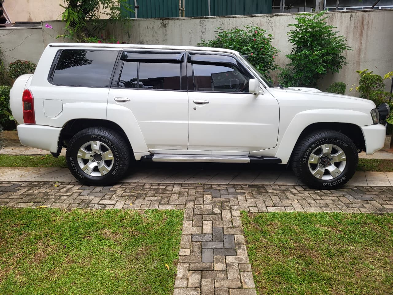 Nissan Patrol 2008 - பயன்படுத்தப்பட்டது SUV sale in Sri Lanka - patpat.lk