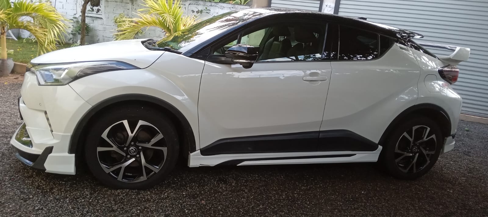 Toyota CHR 2017 - භාවිතා කරන ලද SUV රථය sale in Sri Lanka - patpat.lk