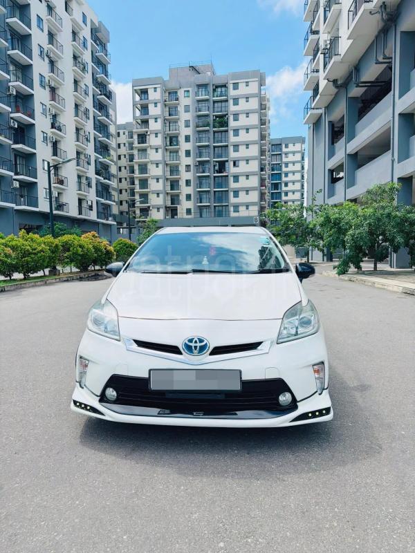 Toyota Prius 2014 - பயன்படுத்தப்பட்டது கார் sale in Sri Lanka - patpat.lk