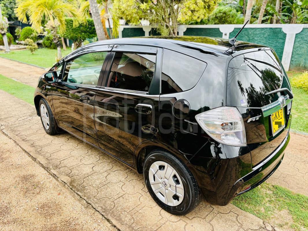 Honda Fit 2013 - பயன்படுத்தப்பட்டது கார் sale in Sri Lanka - patpat.lk
