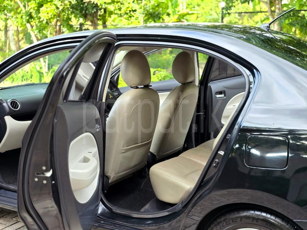 Mitsubishi Attrage 2016 - භාවිතා කරන ලද කාර් sale in Sri Lanka - patpat.lk